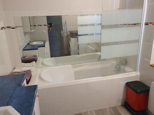 Cardona in Chateau-Renault Cardona in Chateau-Renault