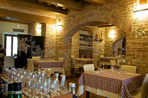 Restaurant, Locanda Montelippo in Colbordolo Restaurant, Locanda Montelippo in Colbordolo