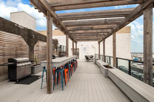 Chic High Rise Apt Lux Loft W Pooldeck & Gym in 其他地區 Chic High Rise Apt Lux Loft W Pooldeck & Gym in 其他地區