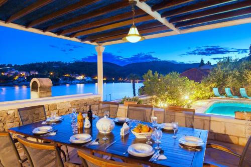Erkély/terasz, Your Family Oasis by the Sea Villa Mir Vami, heated pool in Sumartin Erkély/terasz, Your Family Oasis by the Sea Villa Mir Vami, heated pool in Sumartin