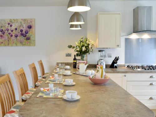 Kitchen, Grove Cottage in Arreton and Newchurch Kitchen, Grove Cottage in Arreton and Newchurch