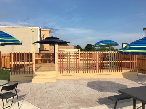 Μπαλκόνι/βεράντα, Sunparlor Motel in Λέμινγκτον(Οντάριο) Μπαλκόνι/βεράντα, Sunparlor Motel in Λέμινγκτον(Οντάριο)