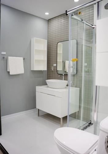 Hoan Kiem Old Quarter Hotel Alley 22 Hang Voi in Hoan Kiem District - Ngoc Son Temple Hoan Kiem Old Quarter Hotel Alley 22 Hang Voi in Hoan Kiem District - Ngoc Son Temple