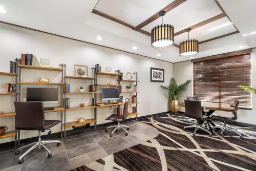 Posao Centar, Wingate by Wyndham Round Rock Hotel & Conference Center in Round Rock (TX) Posao Centar, Wingate by Wyndham Round Rock Hotel & Conference Center in Round Rock (TX)