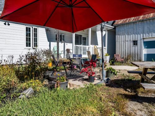 Le 1871 séjour champêtre et lumineux et Mauricie (Le 1871 sejour champetre et lumineux et Mauricie) in Grand-Mere (QC) Le 1871 séjour champêtre et lumineux et Mauricie (Le 1871 sejour champetre et lumineux et Mauricie) in Grand-Mere (QC)