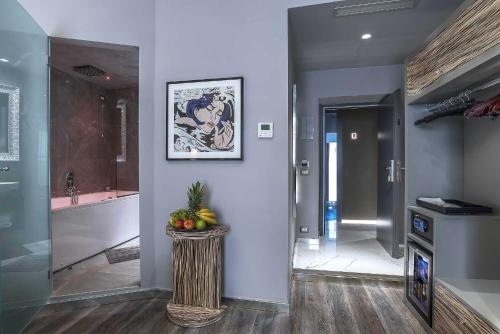 This photo about Colonna Suite Del Corso shared on HyHotel.com