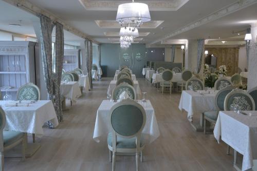 Restaurang, Bristol Central Park Hotel in Chisinau Restaurang, Bristol Central Park Hotel in Chisinau
