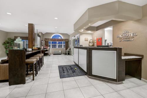 Lobi, Microtel Inn & Suites by Wyndham Williston in Williston (ND) Lobi, Microtel Inn & Suites by Wyndham Williston in Williston (ND)