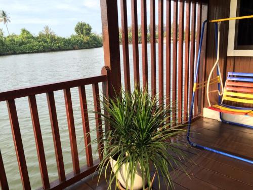 Balcony/terrace, Maena Water Chalets in Pengkalan Kubor Balcony/terrace, Maena Water Chalets in Pengkalan Kubor