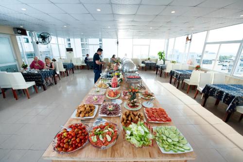 อาหารและเครื่องดื่ม, โรงแรมปาล์ม บีช (Palm Beach Hotel) in ญาจาง อาหารและเครื่องดื่ม, โรงแรมปาล์ม บีช (Palm Beach Hotel) in ญาจาง