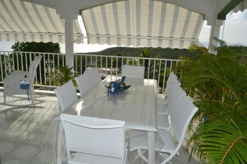 Balcony/terrace, La Nicotoria HAUT DE VILLA T4 in Deshaies Balcony/terrace, La Nicotoria HAUT DE VILLA T4 in Deshaies