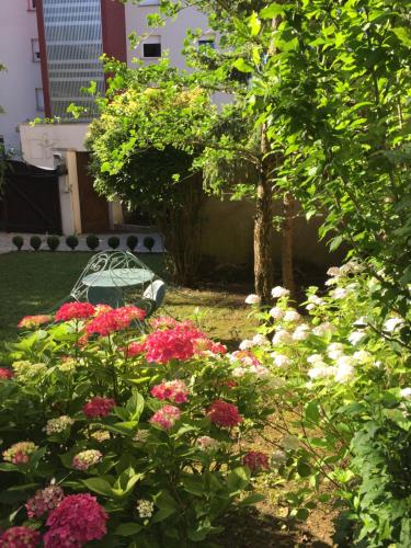Jardín, Villa Saint-Georges in Vesoul Jardín, Villa Saint-Georges in Vesoul
