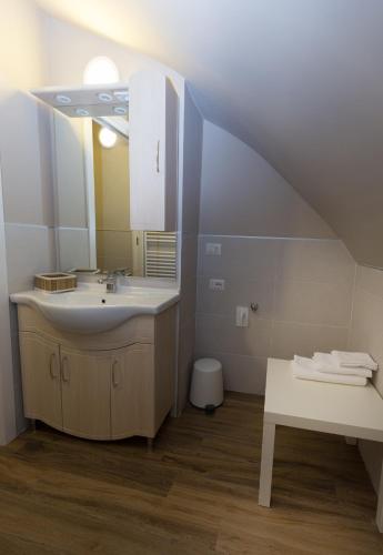 Bathroom, B&B Marco Polo 16 in Trinitapoli Bathroom, B&B Marco Polo 16 in Trinitapoli