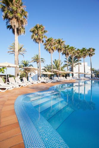 Piscina, Grupotel Mar de Menorca in Menorca Piscina, Grupotel Mar de Menorca in Menorca