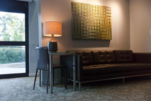 Lobi, Inns of Virginia Arlington in Arlington (VA) Lobi, Inns of Virginia Arlington in Arlington (VA)