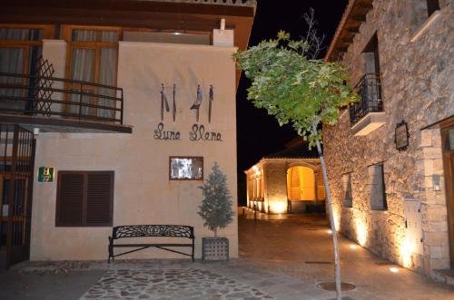 Pintu masuk, Hotel Rural Luna Llena in Leganes Pintu masuk, Hotel Rural Luna Llena in Leganes