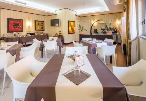 Restaurant, Best Western Hotel I Triangoli in Ostia Restaurant, Best Western Hotel I Triangoli in Ostia