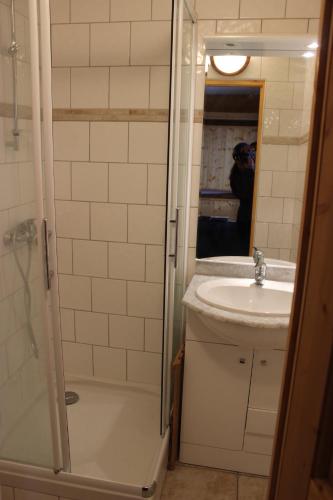 This photo about Arcelle Appartements Val Thorens Immobilier shared on HyHotel.com