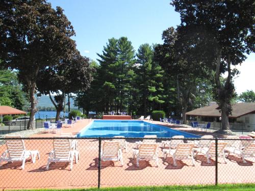Swimming pool, Olympian Resort Motel in Diamond Point (NY) Swimming pool, Olympian Resort Motel in Diamond Point (NY)