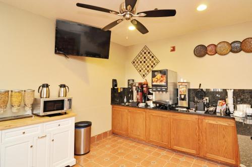 SureStay Plus Hotel by Best Western Topeka Northwest in Topeka (Kansas) SureStay Plus Hotel by Best Western Topeka Northwest in Topeka (Kansas)