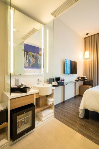 Mercure Singapore Bugis near City Hall MRT Station Mercure Singapore Bugis near City Hall MRT Station