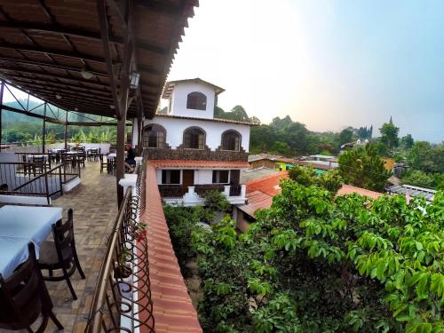 Balkon/teras, Hotel & Restaurant Fleur de Lis in Ataco Balkon/teras, Hotel & Restaurant Fleur de Lis in Ataco