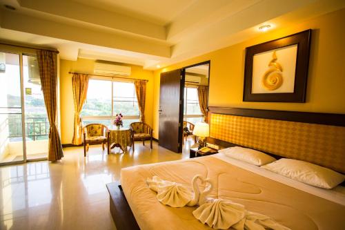 Madina Hotel near Laem Charoen Beach Madina Hotel near Laem Charoen Beach