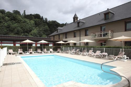 Úszómedence, Hôtel Mercure Dinan Port Le Jerzual in Dinan Úszómedence, Hôtel Mercure Dinan Port Le Jerzual in Dinan