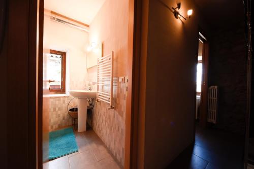 Bathroom, Stone House in Majella Park in Sant'Eufemia a Maiella Bathroom, Stone House in Majella Park in Sant'Eufemia a Maiella