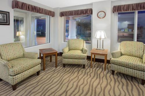 Lobby, Baymont by Wyndham Freeport in Freeport (IL) Lobby, Baymont by Wyndham Freeport in Freeport (IL)