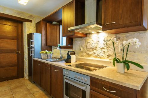 This photo about Exensian Villas & Suites shared on HyHotel.com