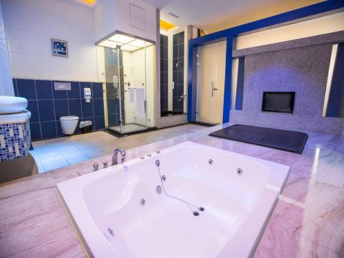 Bathroom, Moon Area Business Leisure Motel in Douliu Township Bathroom, Moon Area Business Leisure Motel in Douliu Township