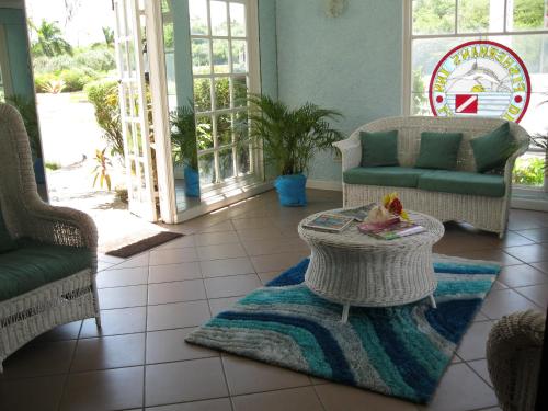 Fisherman's Inn Hotel on the Luminous Lagoon in ฟอลเมาท์ Fisherman's Inn Hotel on the Luminous Lagoon in ฟอลเมาท์