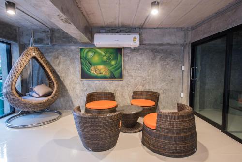 Shared lounge/TV area, Triple B Boutique Residence near Si Racha Railway Station Shared lounge/TV area, Triple B Boutique Residence near Si Racha Railway Station