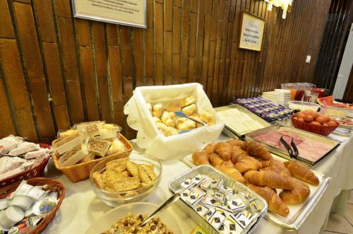 Food and beverages, Hotel Tirreno in Monti Food and beverages, Hotel Tirreno in Monti