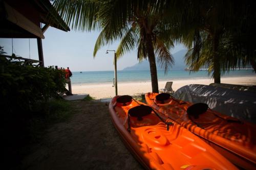 Naik kano, Juara Beach Resort in Pulau Tioman Naik kano, Juara Beach Resort in Pulau Tioman