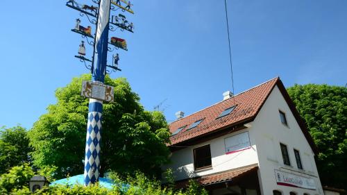 Exterior view, Landgasthof Haller in Gauting Exterior view, Landgasthof Haller in Gauting
