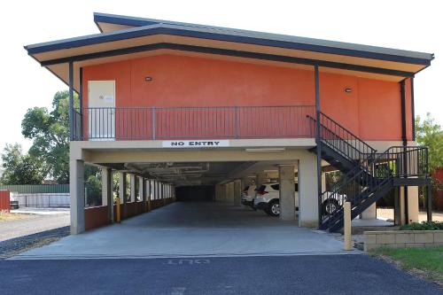 Entrance, Forbes Victoria Inn in Forbes Entrance, Forbes Victoria Inn in Forbes