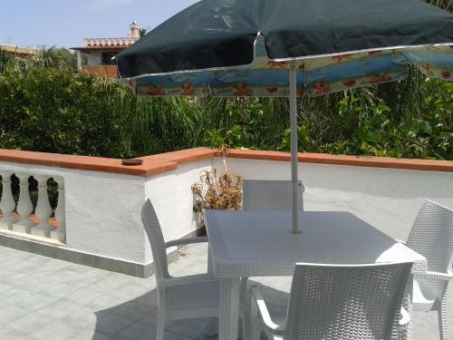 شرفة/ تراس, Pitosforo - Ulivo - Cocco in Chiaia شرفة/ تراس, Pitosforo - Ulivo - Cocco in Chiaia
