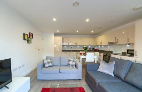 This photo about Exclusive Tower Bridge Apartment shared on HyHotel.com