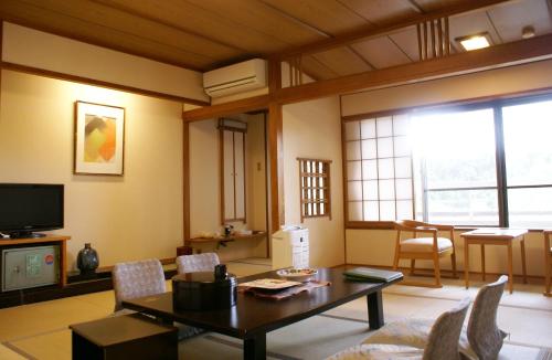 This photo about Shitakirisuzumeno Oyado Hotel Isobe Garden shared on HyHotel.com