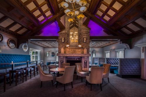 Ресторан, Treacys Oakwood Hotel, Shannon in Шеннон Ресторан, Treacys Oakwood Hotel, Shannon in Шеннон