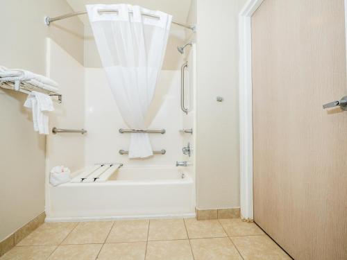 Microtel Inn & Suites by Wyndham Palm Coast I-95 in Palm Coast (FL) Microtel Inn & Suites by Wyndham Palm Coast I-95 in Palm Coast (FL)