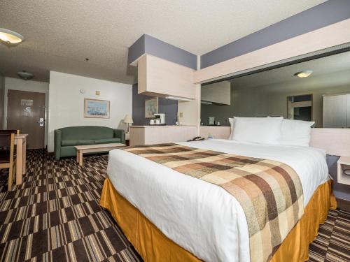 Microtel Inn & Suites by Wyndham Palm Coast I-95 in Palm Coast (FL) Microtel Inn & Suites by Wyndham Palm Coast I-95 in Palm Coast (FL)