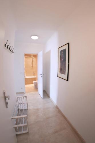 This photo about Joe's Apartments - 1050 shared on HyHotel.com