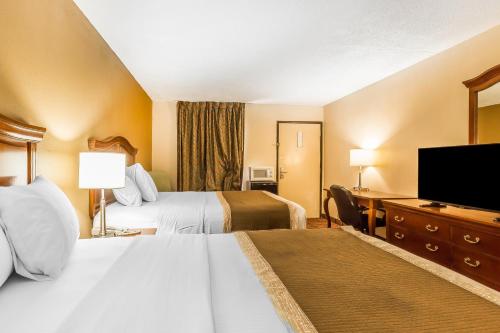 Rodeway Inn Knoxville East in Near Center Rodeway Inn Knoxville East in Near Center