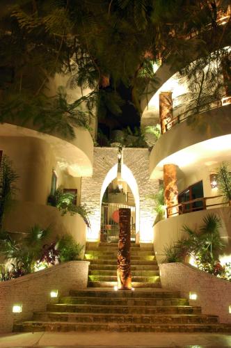 Maya Villa Condo Hotel and Beachclub