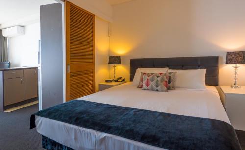 Broadbeach Savannah Resort in Broadbeach Broadbeach Savannah Resort in Broadbeach