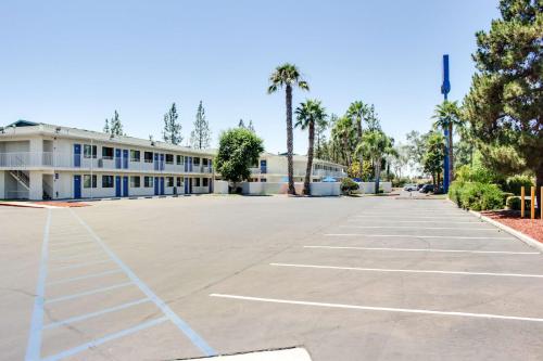 入口, Motel 6 Bakersfield, CA - South in 韋博歐查德 入口, Motel 6 Bakersfield, CA - South in 韋博歐查德