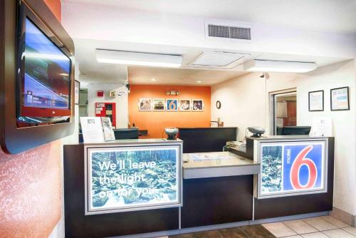 Lobby, Motel 6 Mammoth Lakes, CA in Mammoth Lakes Lobby, Motel 6 Mammoth Lakes, CA in Mammoth Lakes